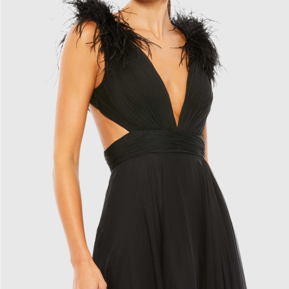 Mac Duggal Black Plunge Ostrich Feather A line gown - Picture 2 of 8